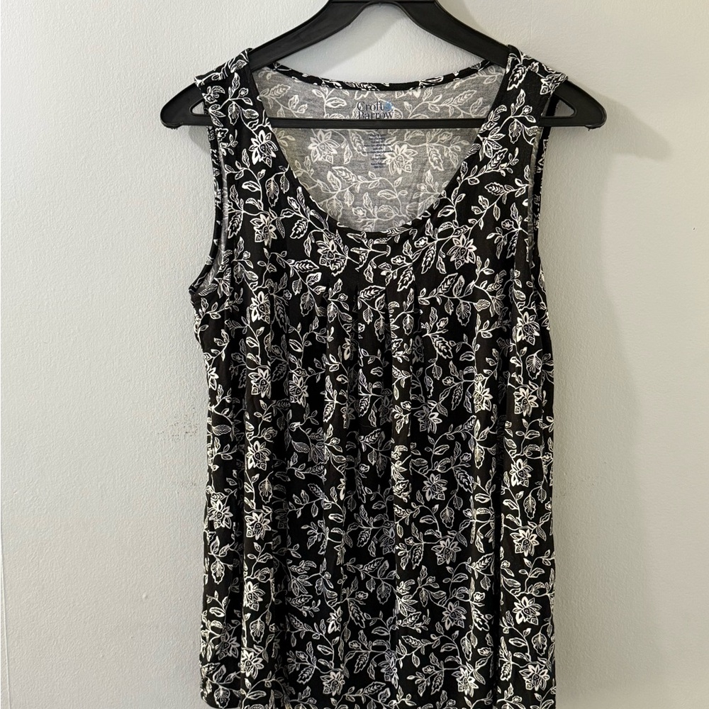 Croft & Barrow Black and White Floral Pleated Tank